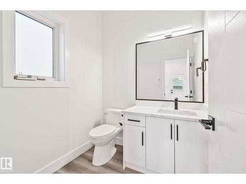 11032 128 St Nw, Edmonton, AB - Indoor Photo Showing Bathroom