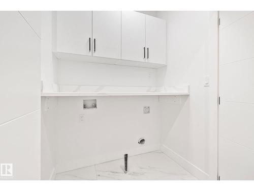 11032 128 St Nw, Edmonton, AB - Indoor