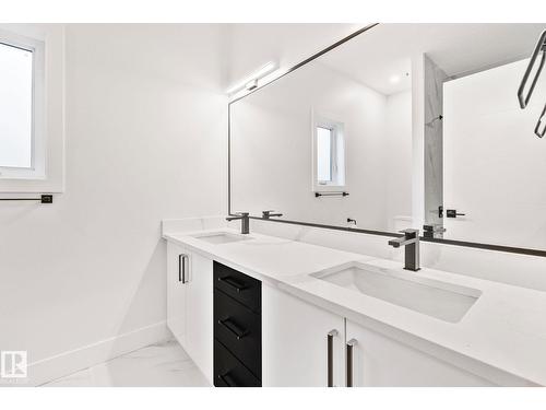 11032 128 St Nw, Edmonton, AB - Indoor Photo Showing Bathroom
