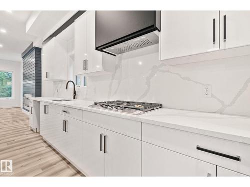 11032 128 St Nw, Edmonton, AB - Indoor Photo Showing Kitchen