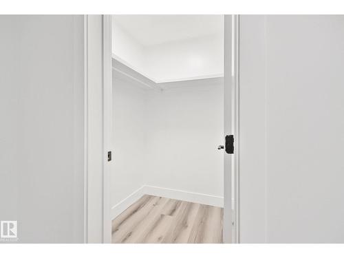 11032 128 St Nw, Edmonton, AB - Indoor