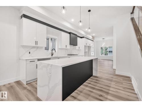 11032 128 St Nw, Edmonton, AB - Indoor Photo Showing Kitchen With Upgraded Kitchen