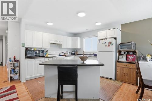222 V Avenue S, Saskatoon, SK - Indoor Photo Showing Kitchen
