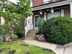 61 GUESTVILLE AVENUE Toronto, ON M6N 4N4