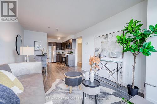 1506 - 1455 Celebration Drive, Pickering, ON - Indoor Photo Showing Living Room