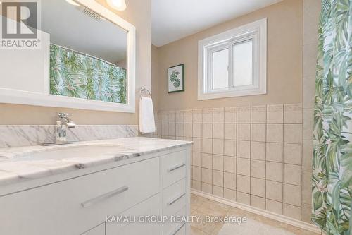 582 Lakeview Avenue, Oshawa, ON - Indoor Photo Showing Bathroom