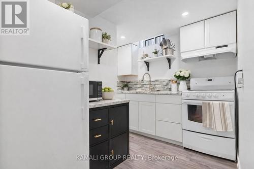 582 Lakeview Avenue, Oshawa, ON - Indoor Photo Showing Kitchen