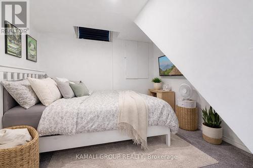 582 Lakeview Avenue, Oshawa, ON - Indoor Photo Showing Bedroom