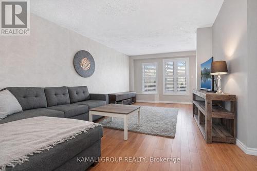 582 Lakeview Avenue, Oshawa, ON - Indoor Photo Showing Living Room