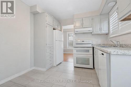 582 Lakeview Avenue, Oshawa, ON - Indoor Photo Showing Kitchen
