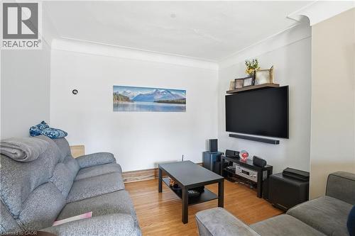 21 Weir Street N, Hamilton, ON - Indoor Photo Showing Living Room