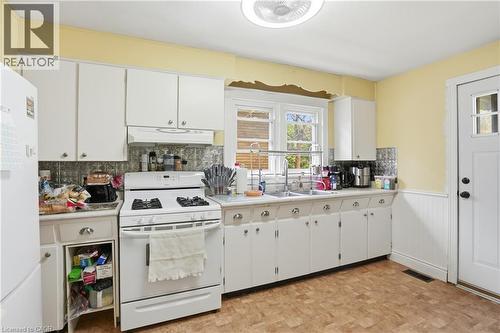 21 Weir Street N, Hamilton, ON - Indoor Photo Showing Kitchen With Double Sink