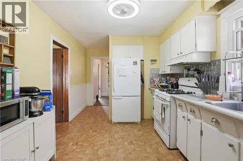 21 Weir Street N, Hamilton, ON - Indoor Photo Showing Kitchen