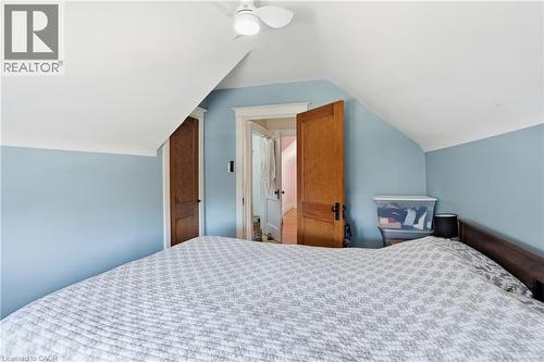 21 Weir Street N, Hamilton, ON - Indoor Photo Showing Bedroom