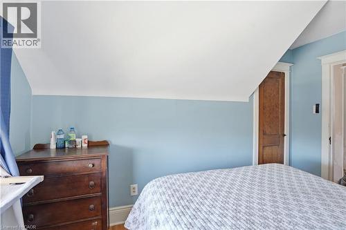 21 Weir Street N, Hamilton, ON - Indoor Photo Showing Bedroom