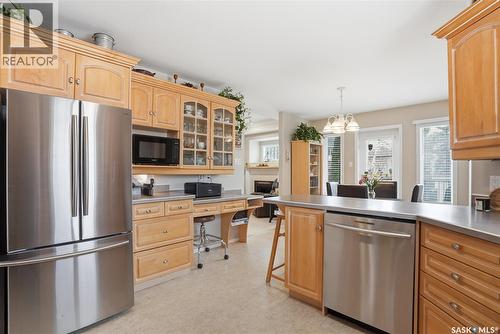 911 Chotem Crescent, Saskatoon, SK - Indoor Photo Showing Kitchen