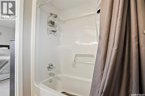 911 Chotem Crescent, Saskatoon, SK - Indoor Photo Showing Bathroom