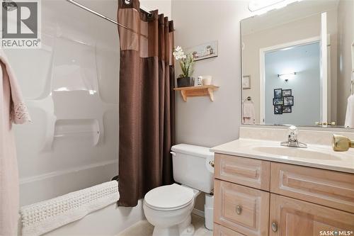 911 Chotem Crescent, Saskatoon, SK - Indoor Photo Showing Bathroom