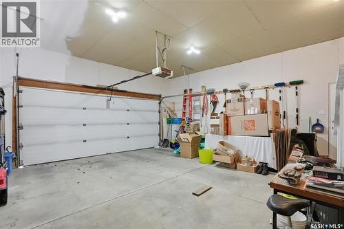 911 Chotem Crescent, Saskatoon, SK - Indoor Photo Showing Garage