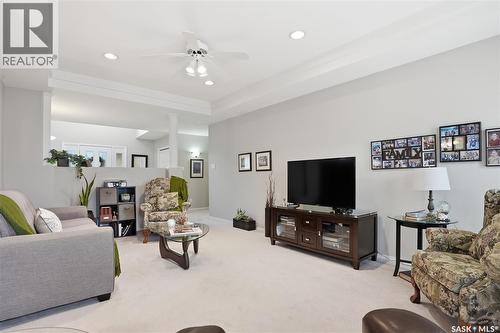 911 Chotem Crescent, Saskatoon, SK - Indoor Photo Showing Living Room