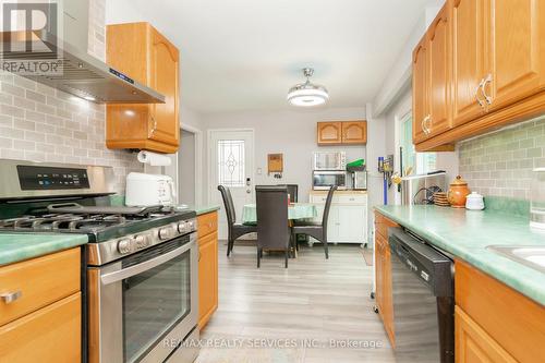6 Lauderdale Road, Brampton, ON - Indoor Photo Showing Kitchen