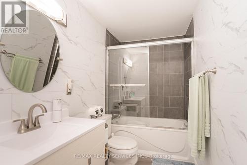 6 Lauderdale Road, Brampton, ON - Indoor Photo Showing Bathroom