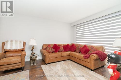 6 Lauderdale Road, Brampton, ON - Indoor Photo Showing Living Room