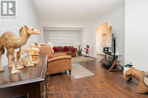 6 Lauderdale Road, Brampton, ON - Indoor Photo Showing Living Room