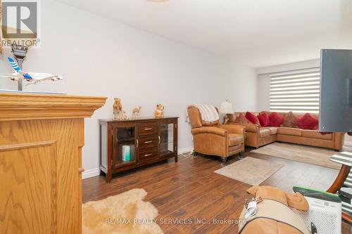 6 Lauderdale Road, Brampton, ON - Indoor Photo Showing Living Room