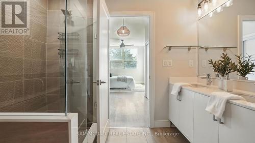 415 - 1575 Lakeshore Road W, Mississauga, ON - Indoor Photo Showing Bathroom