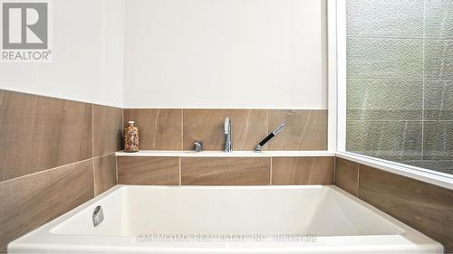 415 - 1575 Lakeshore Road W, Mississauga, ON - Indoor Photo Showing Bathroom