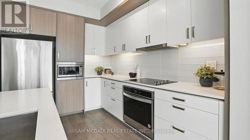 415 - 1575 Lakeshore Road W, Mississauga, ON - Indoor Photo Showing Kitchen With Upgraded Kitchen