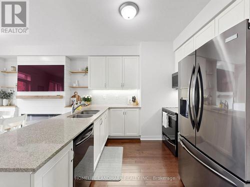 31 True Blue Crescent, Caledon, ON - Indoor Photo Showing Kitchen With Double Sink With Upgraded Kitchen