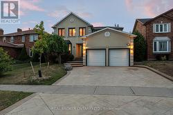 1221 CREEKSIDE DRIVE Oakville, ON L6H 4Y8