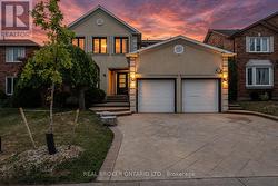 1221 CREEKSIDE DRIVE Oakville, ON L6H 4Y8