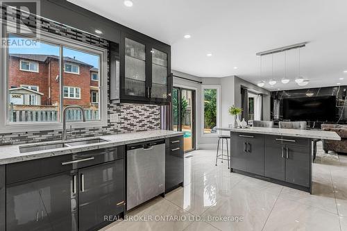 1221 Creekside Drive, Oakville, ON - Indoor Photo Showing Laundry Room