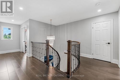 1221 Creekside Drive, Oakville, ON - Indoor Photo Showing Kitchen With Upgraded Kitchen