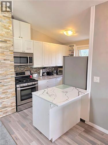 Stainless steel applianices - 16 Forest Hill Road, St. Catharines, ON - Indoor Photo Showing Kitchen