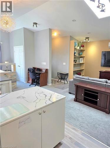 Bright and vaulted open concept - 16 Forest Hill Road, St. Catharines, ON - Indoor