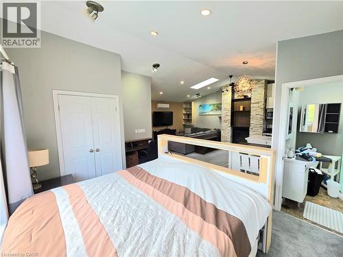 16 Forest Hill Road, St. Catharines, ON - Indoor Photo Showing Bedroom