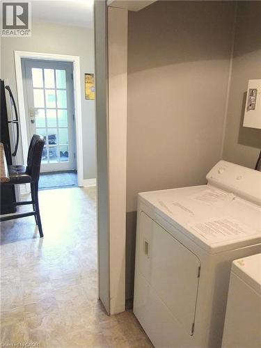 Main floor laundry - 16 Forest Hill Road, St. Catharines, ON - Indoor Photo Showing Laundry Room
