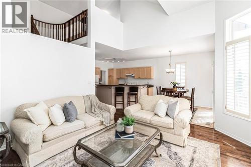 102 Moore Crescent, Ancaster, ON - Indoor Photo Showing Living Room