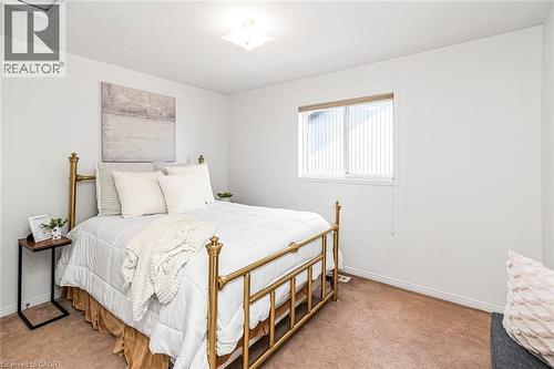 102 Moore Crescent, Ancaster, ON - Indoor Photo Showing Bedroom