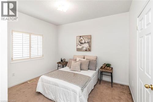 102 Moore Crescent, Ancaster, ON - Indoor Photo Showing Bedroom