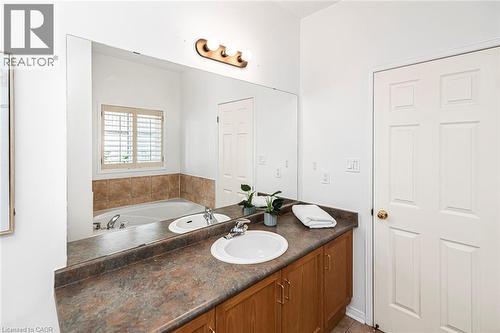 102 Moore Crescent, Ancaster, ON - Indoor Photo Showing Bathroom