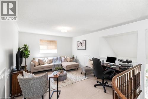102 Moore Crescent, Ancaster, ON - Indoor Photo Showing Living Room