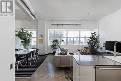 1112 - 700 KING STREET W Toronto, ON M5V 2Y6