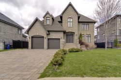8085 Rue de Lausanne Brossard, QC J4Y 0K3