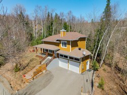 82 Ch. des Mouettes  Sainte-Anne-Des-Lacs, QC J0R 1B0