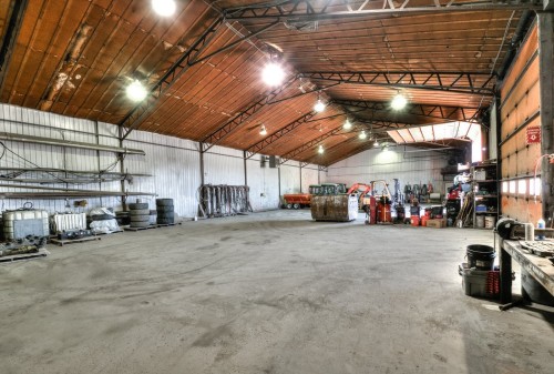 Garage - 402 Rue St-Denis, Saint-Alexandre, QC - Indoor Photo Showing Garage